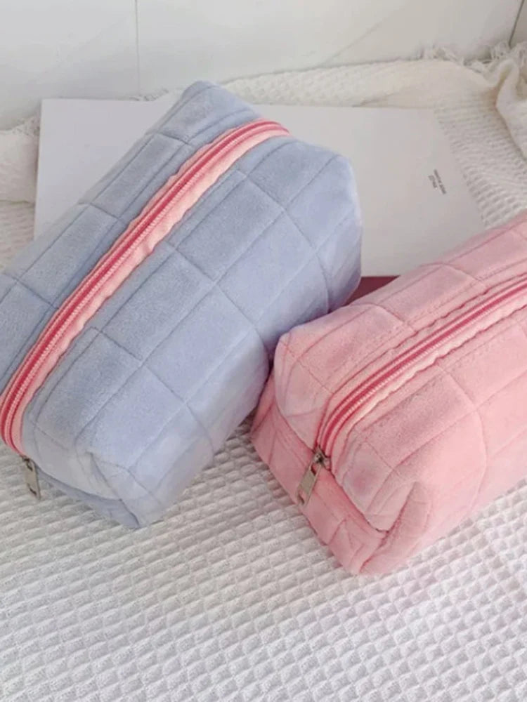  Cute Plush Makeup Bag for Women Portable Wear