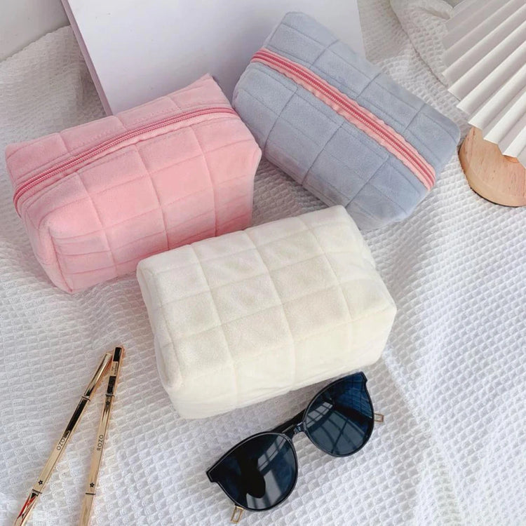  Cute Plush Makeup Bag for Women Portable Wear