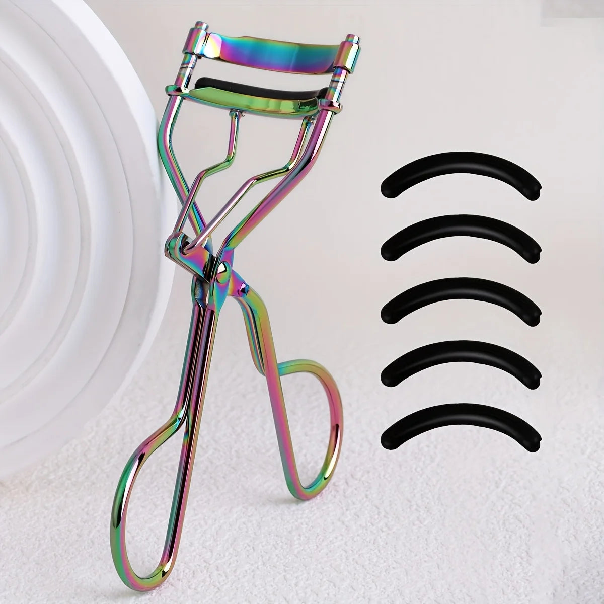1 portable eyelash curler with 5 silicone pads